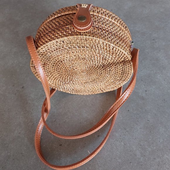 Source Unknown Handbags - Women's Handwoven Round Rattan/Leather Crossbody Bag Leather Straps - SML